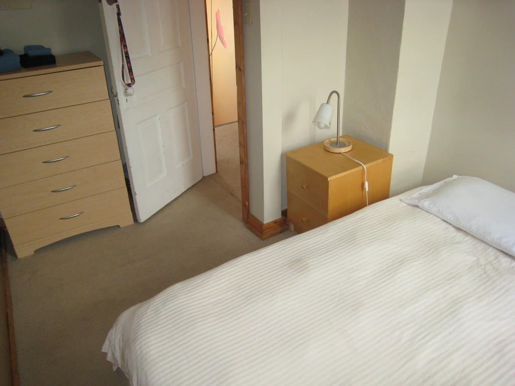 Poppi'S Guesthouse Revelstoke Zimmer foto