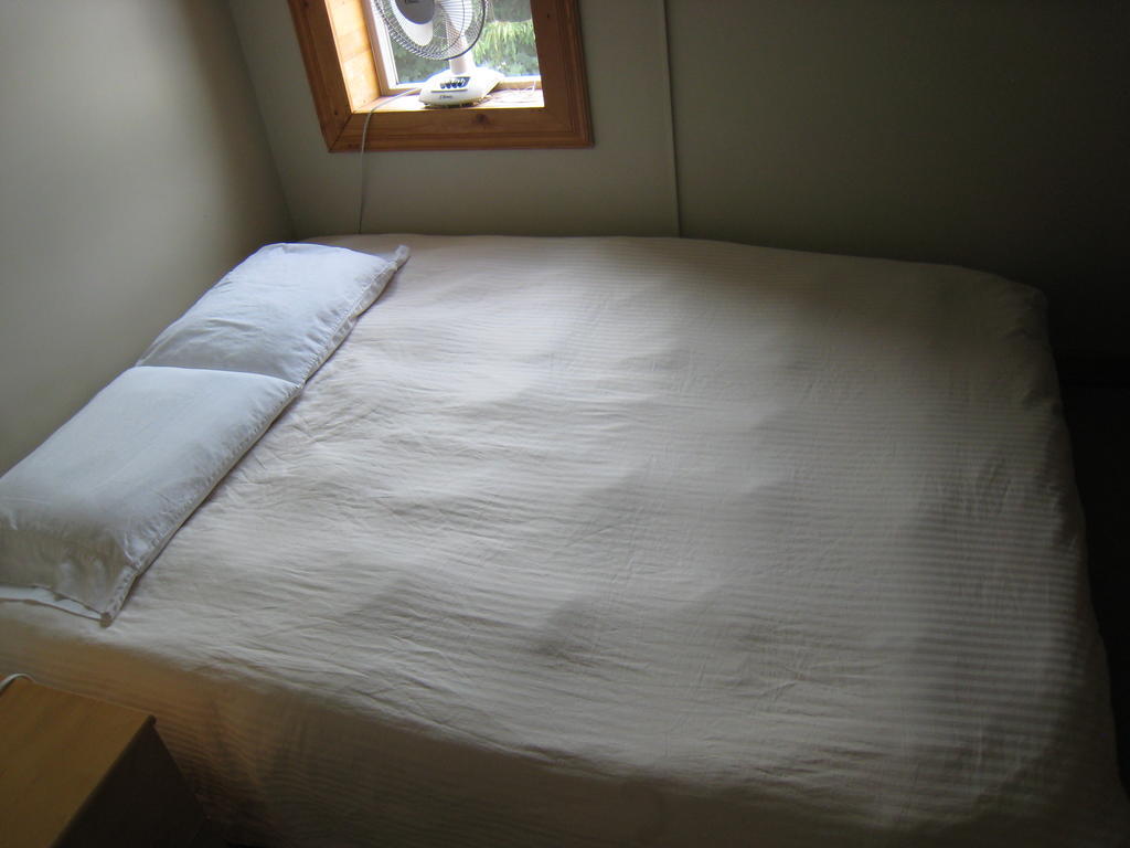 Poppi'S Guesthouse Revelstoke Zimmer foto